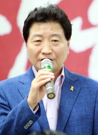[6ㆍ4 전국동시지방선거 … 화제의 기초자치단체장 당선자 2人]<BR>여당 대표서 기초단체장 변신 안상수 창원시장