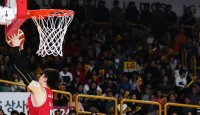 데뷔 후 첫 기쁨 `LG 김종규`<BR>KBL 4라운드 `MVP 선정`