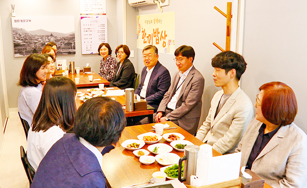 시장 밥상 이미지