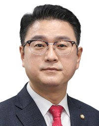 [�ڳ��� Į��]<BR>���������� ��, ����, ������ `������ �߽�`���� �ٲ��� �Ѵ�